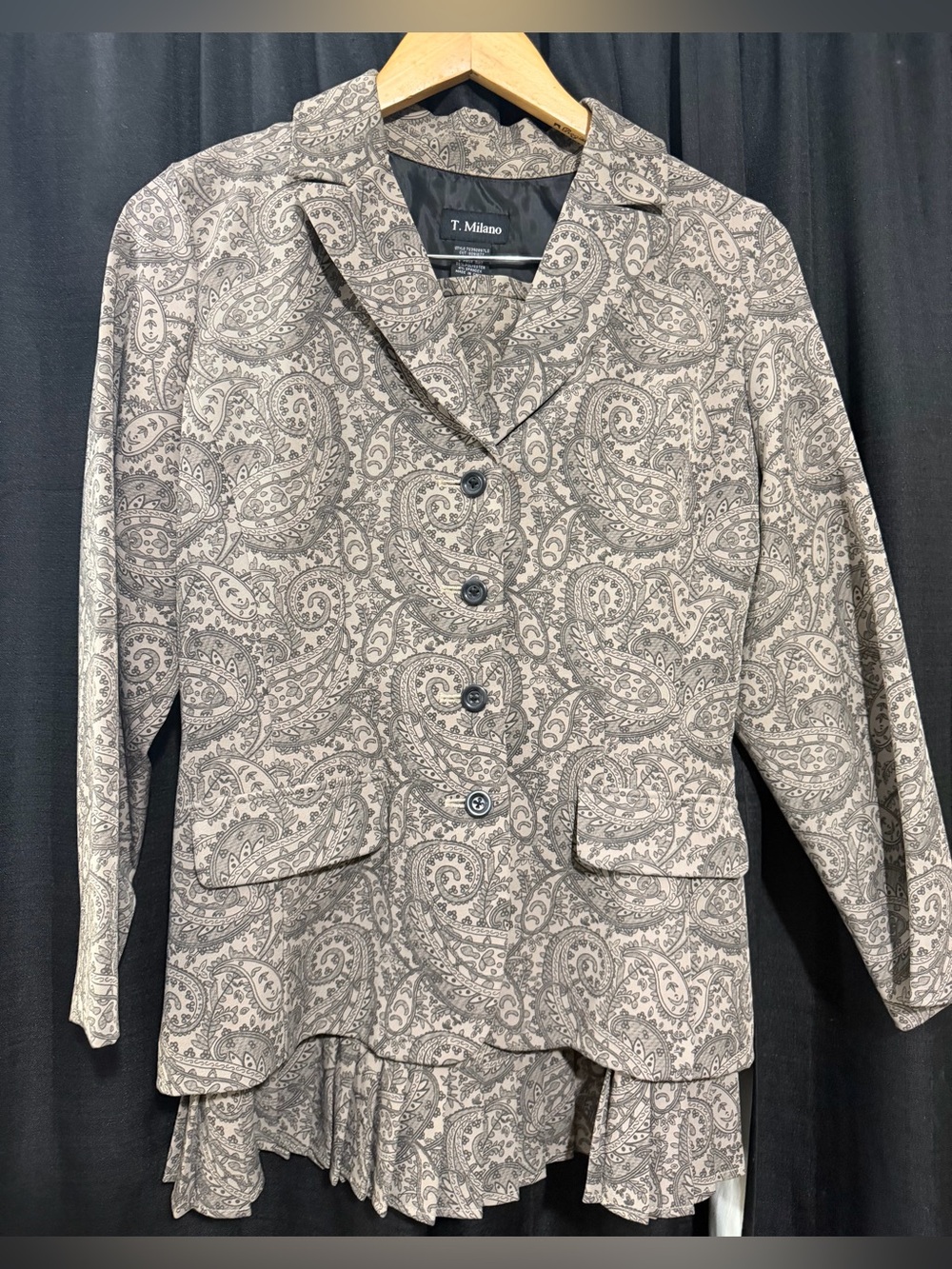 T. Milano suit Beige Paisley Button-Front Blazer